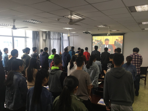 必赢国际437师生集中观看第十九次全国代表大会开幕式2.png